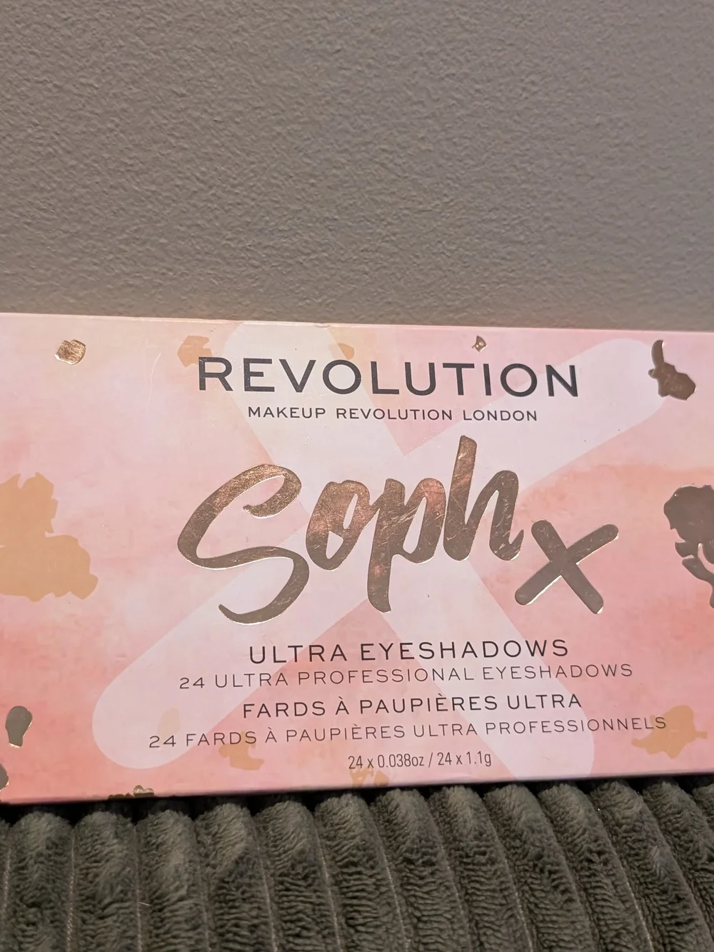 Revolution Soph X Ultra Eyeshadows Palette - Pink & Gold Accents